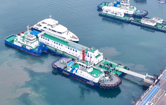 中国首艘纯电海上旅游客船在厦门首航